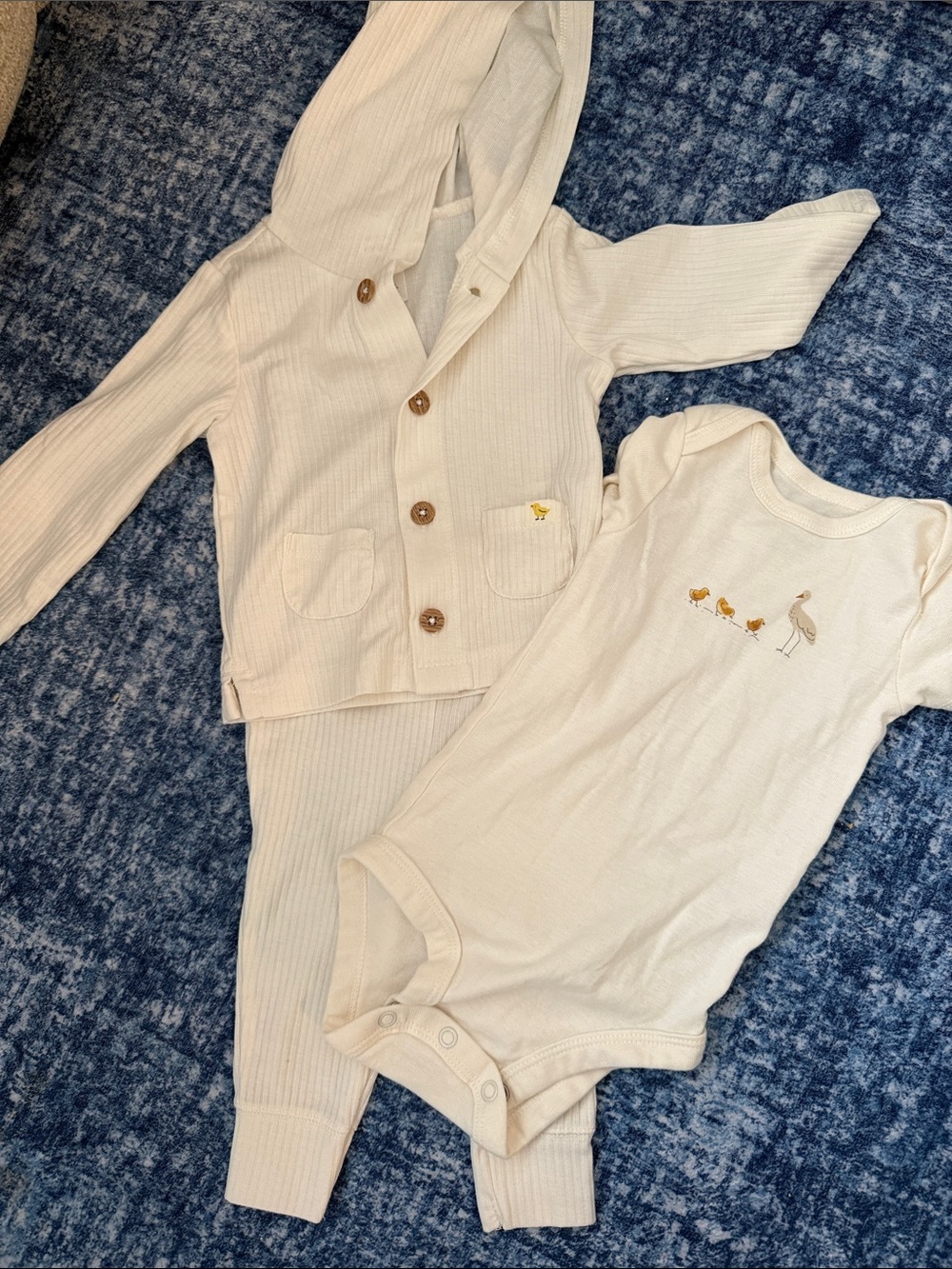 🆕Cream Ribbed Baby Hoodie Set with Chick Embroidery